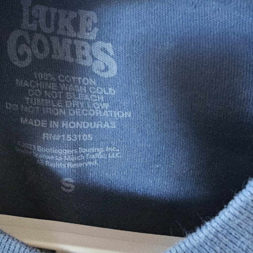 Luke‎ Combs World Tour 2023 Shirt Women's Size Small Blue T-Shirt Country Music - Picture 2 of 7